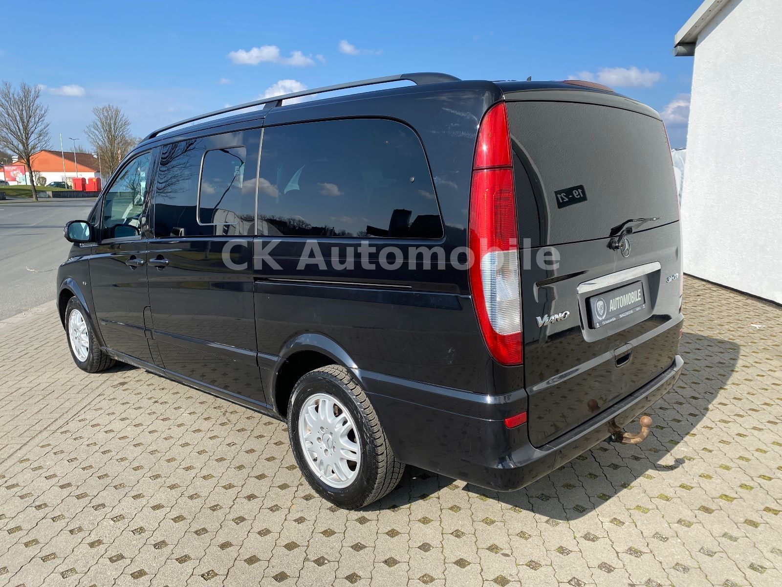 Fahrzeugabbildung Mercedes-Benz Viano 3.0 CDI lang Activity/6 Sitze/Leder/AHK