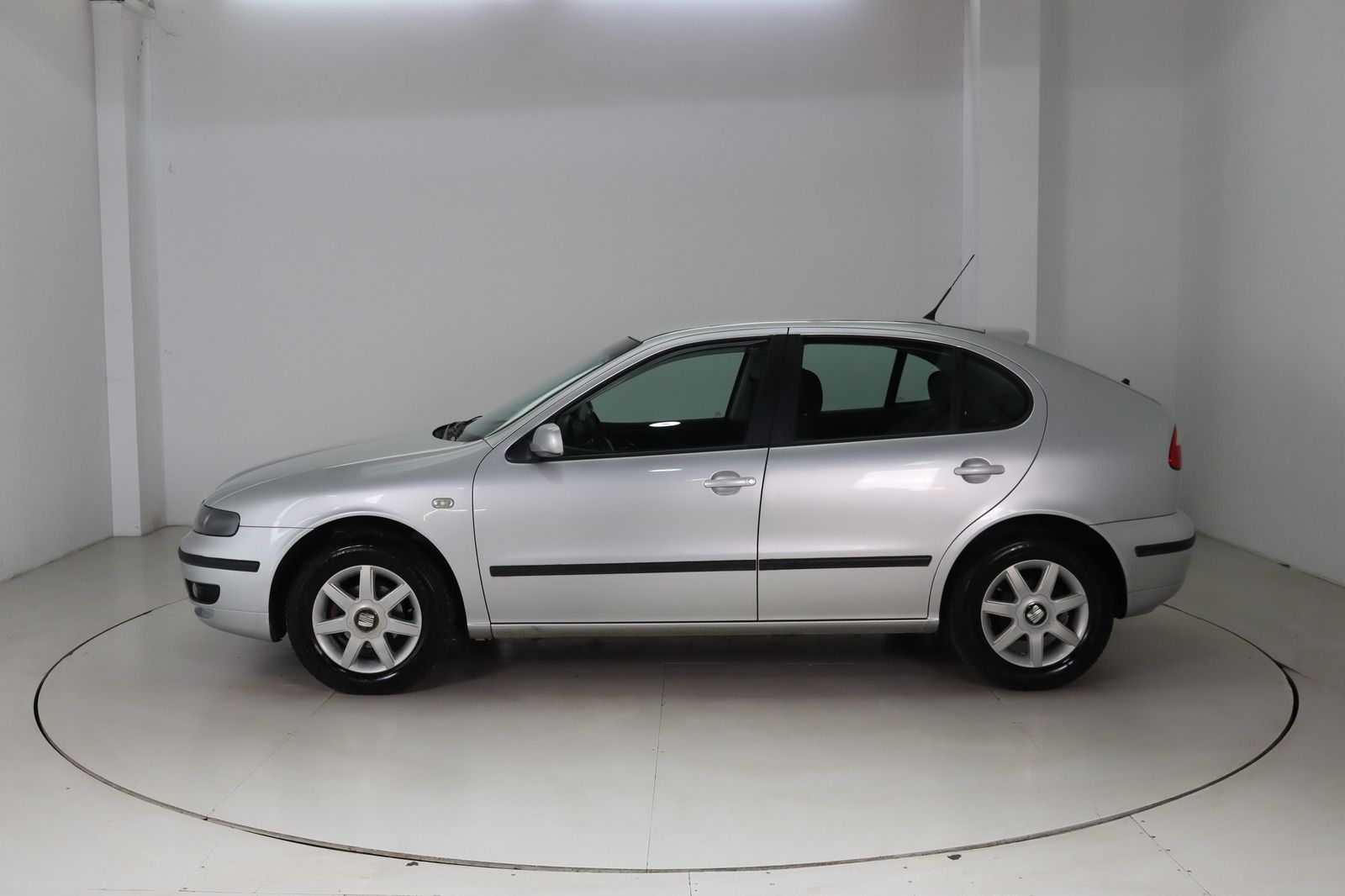 Fahrzeugabbildung SEAT Leon 1.6 16V komplett Seat Service * 1. Hand Ste