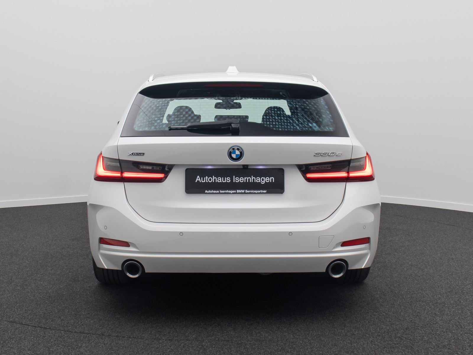 Fahrzeugabbildung BMW 330e xD Panorama HUD H/K AHK Alarm Sport Leder