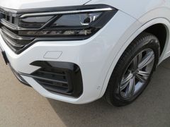 VW Touareg 3.0 TDI R-Line 4M Matrix Leder Ahk Black VW Touareg 3.0 TDI R-Line 4M Matrix Leder Ahk Black
