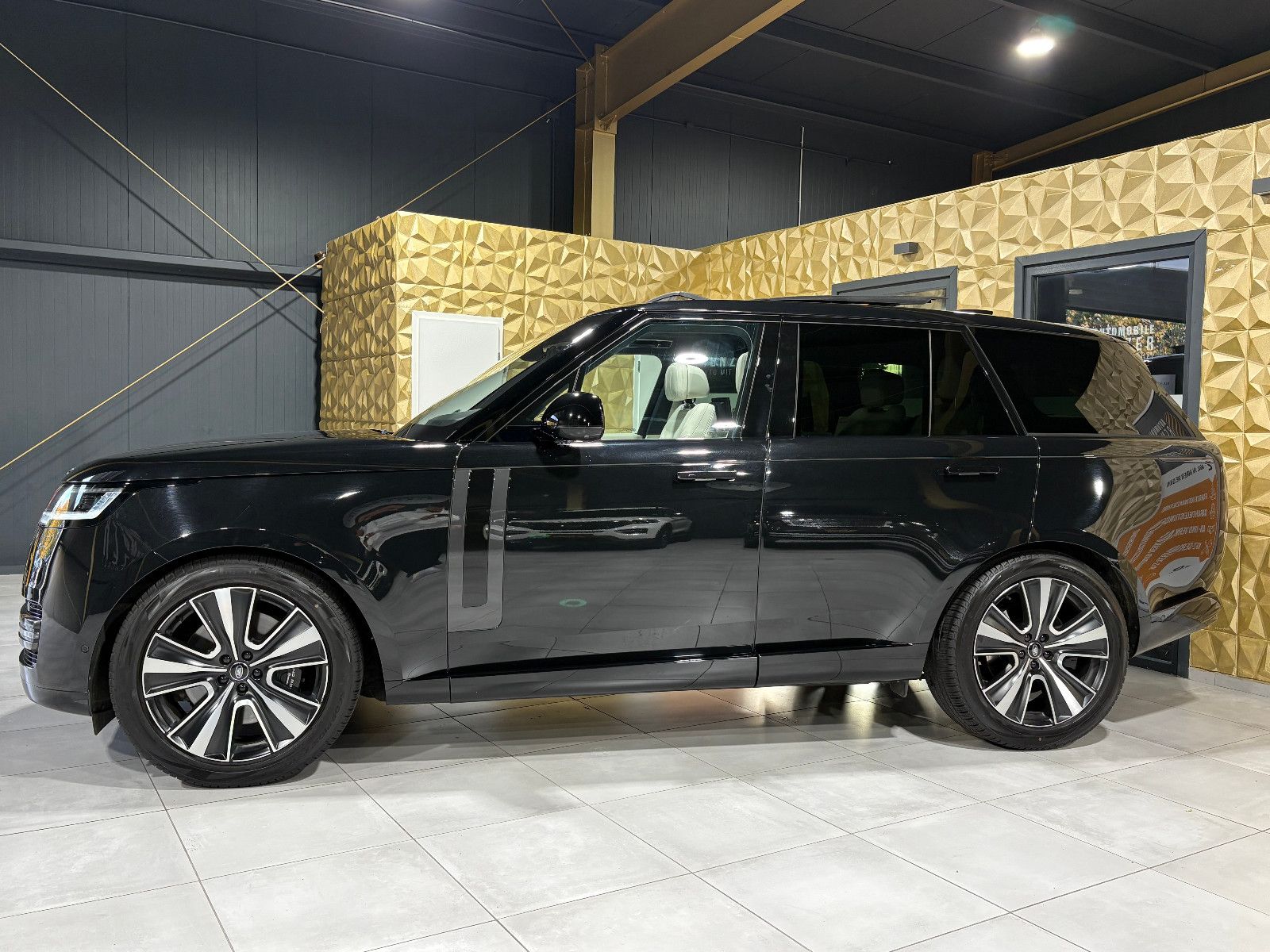 Fahrzeugabbildung Land Rover Range Rover HSE/FOND-TV/MASSAGE/PANO/360°/VOLL