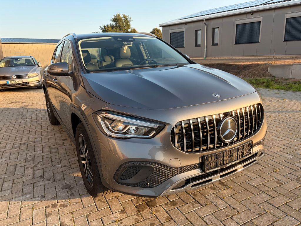 Image of Mercedes-Benz GLA 200
