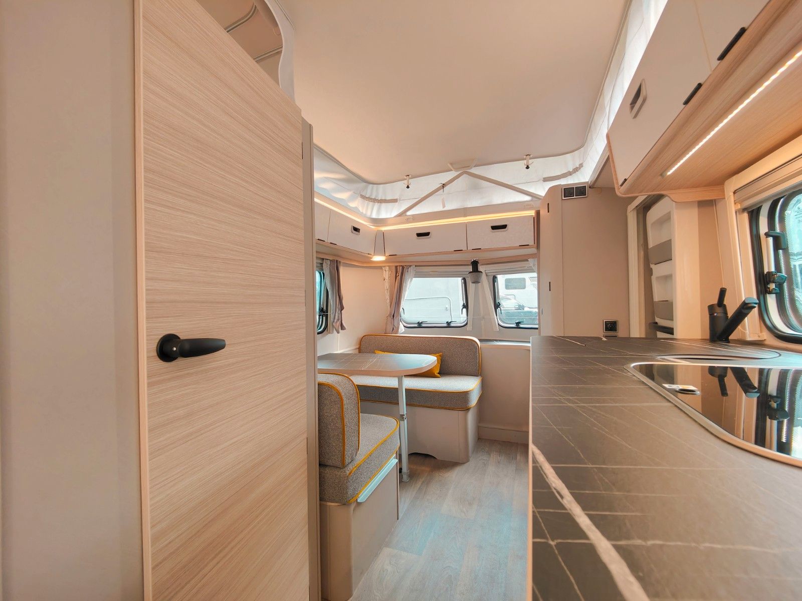 Fahrzeugabbildung HYMER / ERIBA / HYMERCAR Touring 550 Urban - SUMMER-SALE! -