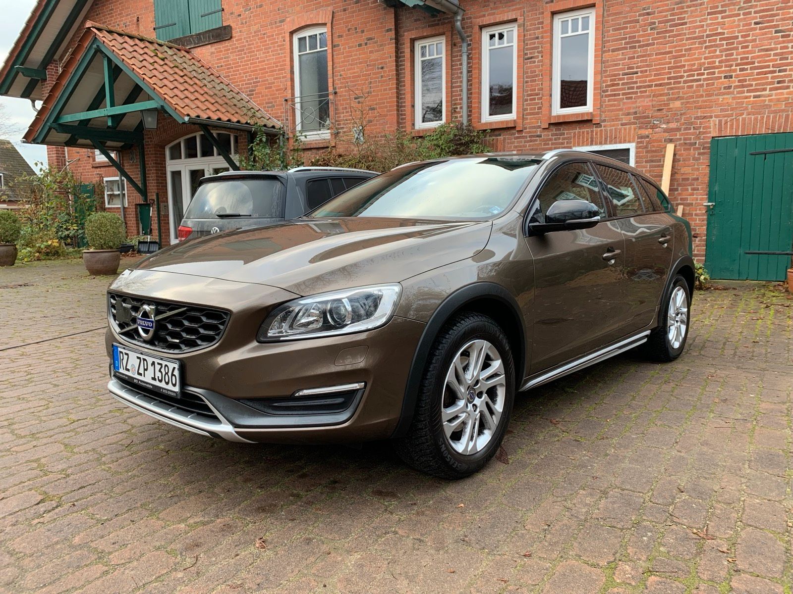VOLVO V60 CC