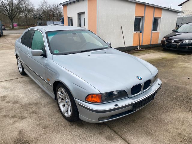 BMW 528i