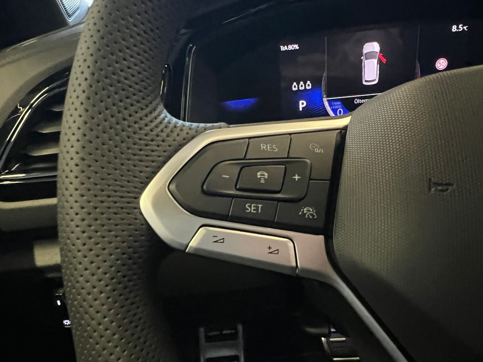 Fahrzeugabbildung Volkswagen T-Roc R-Line 1.5 TSI DSG *Black Style,AHK,Navi*