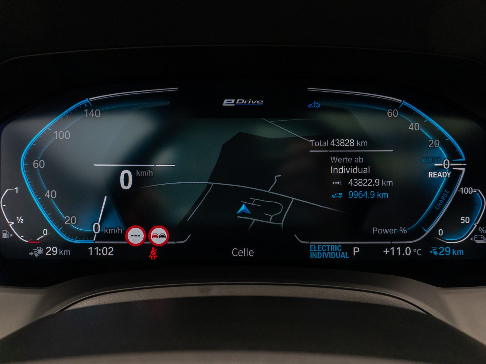 Fahrzeugabbildung BMW 320e xD Panorama Kamera DAB HiFi Alarm Sport LED