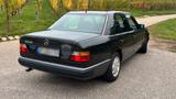 Mercedes-Benz Mercedes E 200.    124 .   OLDTIMER - gebrauchte Mercedes-Benz E 200 aus dem Jahr 1990