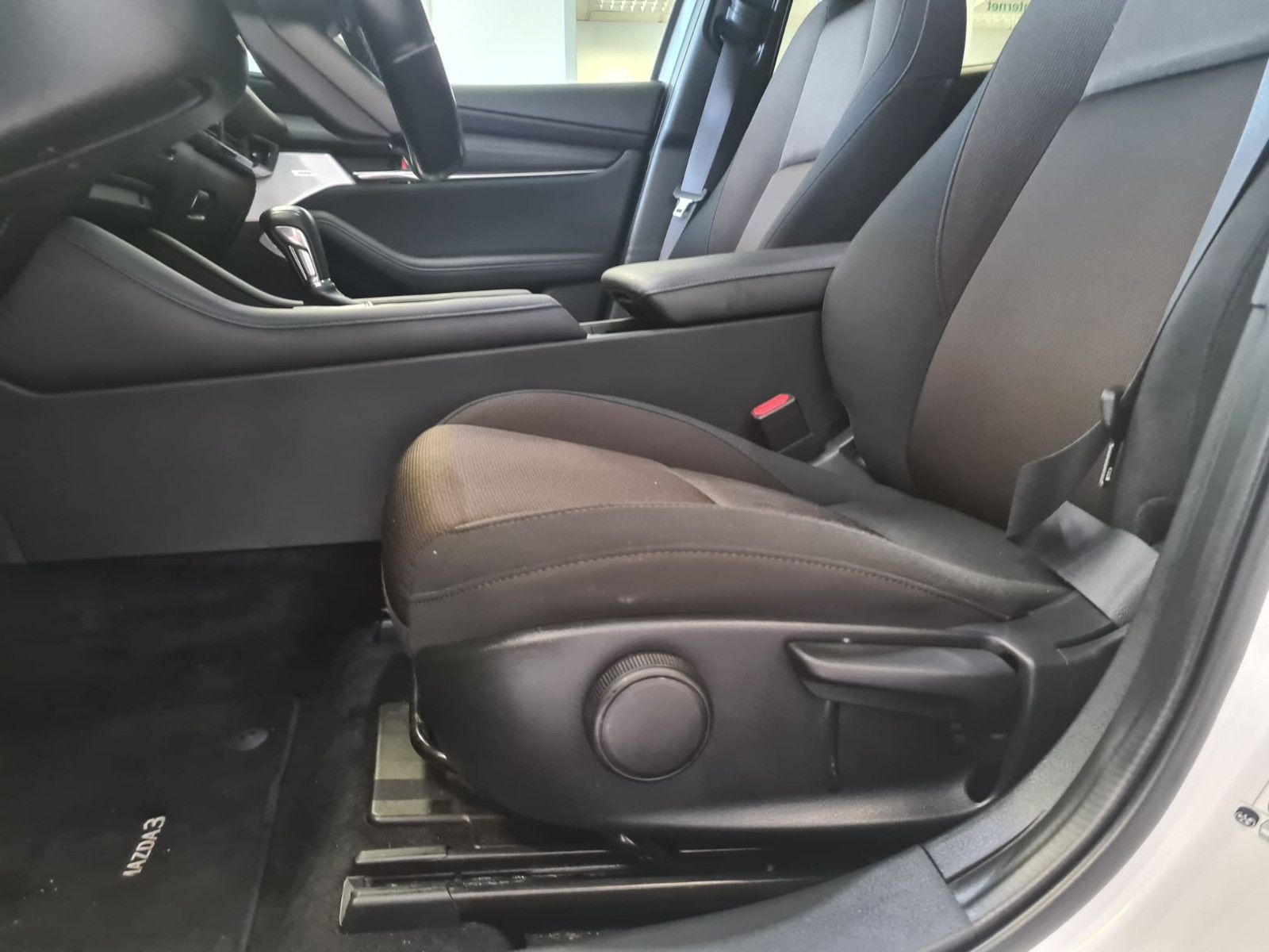Fahrzeugabbildung Mazda 3 / NAVI / 1. Hand / 8-fach-bereift / BOSE