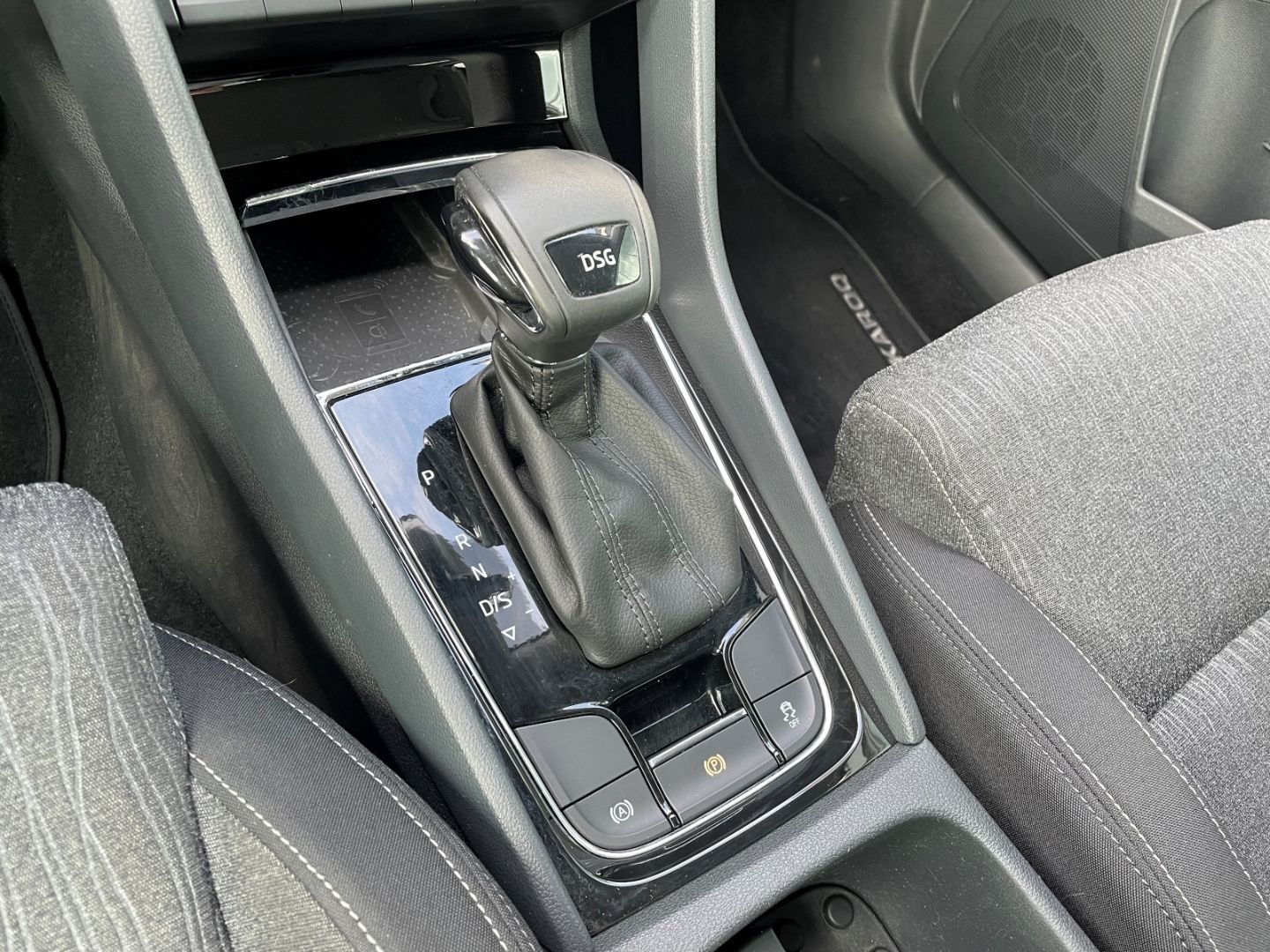 Fahrzeugabbildung SKODA Karoq Style LED Navi totWinkAss induktivLaden