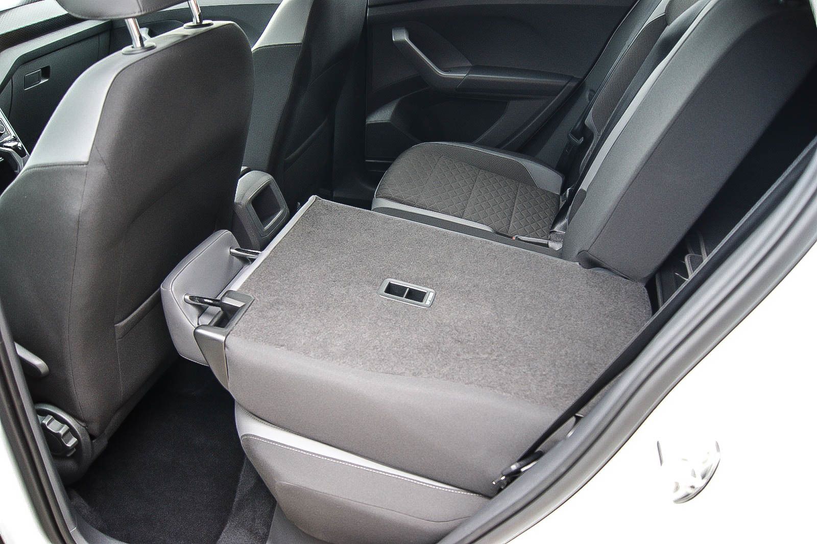 Fahrzeugabbildung Volkswagen T-Cross 10 Style DSG R-LINE VIRTUAL NAVI ACC 18'