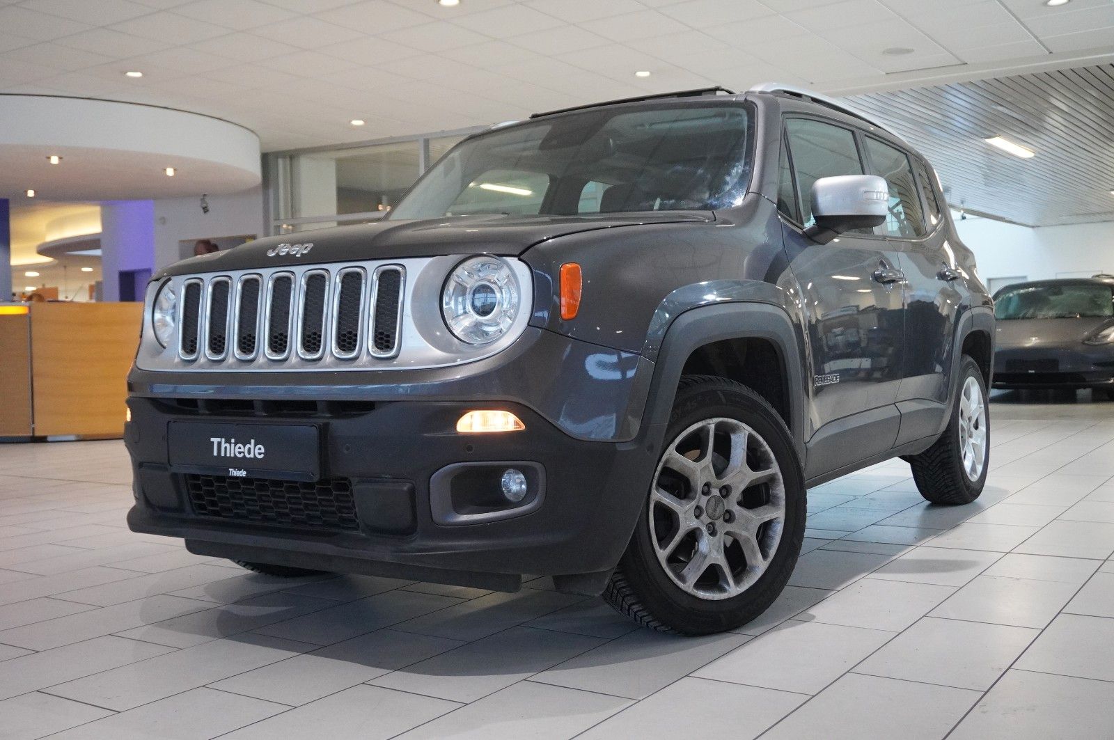 Fahrzeugabbildung Jeep Renegade 1.4 LIMITED 4WD BI-XENON/SHZ/PANO./DAB+