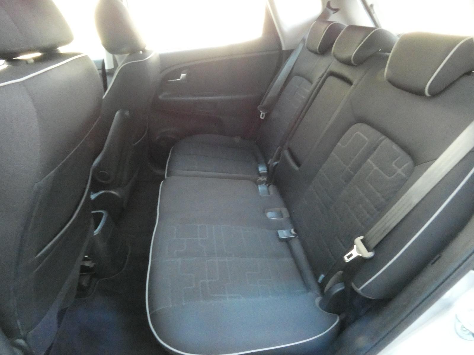 Kia Venga 2015 — photo 12