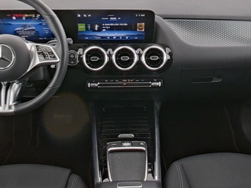 Fahrzeugabbildung Mercedes-Benz B 200 Progressive Line*Night*18"*LED*Kamera*Navi
