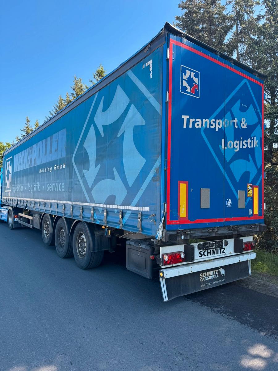Schmitz Cargobull 1 OŚ PODNOSZONA *8685*