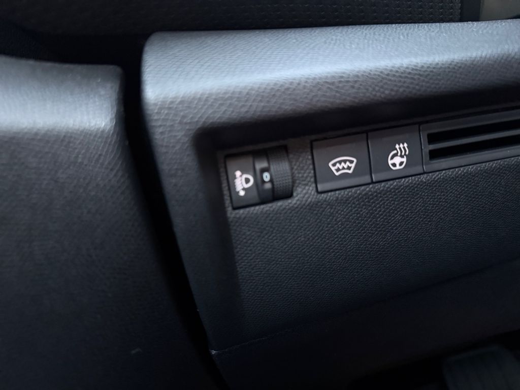 Fahrzeugabbildung Citroën C4 Hybrid 145 MAX - Schiebedach*Winter Paket