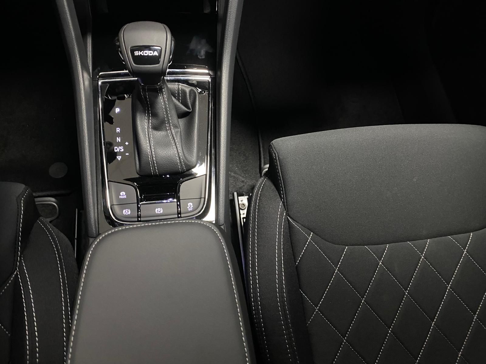 Fahrzeugabbildung SKODA Karoq 1.5 TSI SPORTLINE+MATRIX+ACC+AHK+APP+RFK++