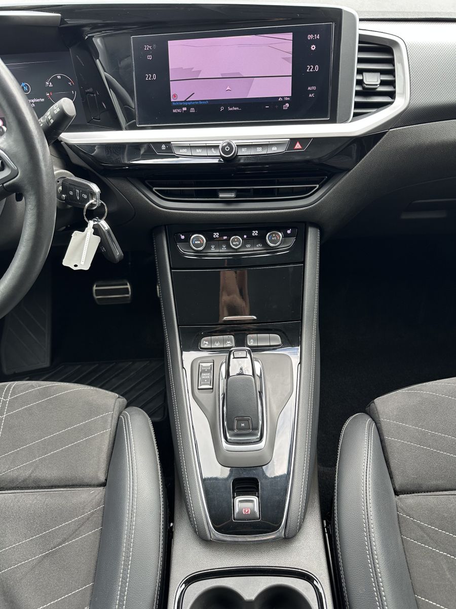 Fahrzeugabbildung Opel Grandland X 1.5 D Elegance AT NAV+MATRIX+ACC+AHK