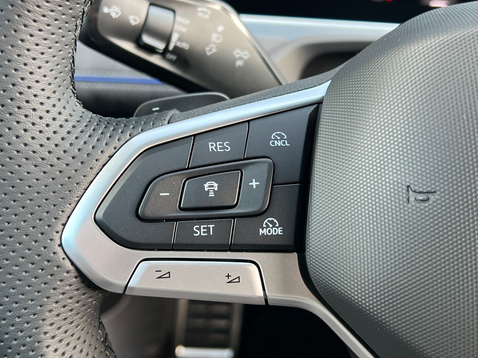 Fahrzeugabbildung Volkswagen Passat Variant R-Line 2.0 TDI DSG 4MOTION *AHK,