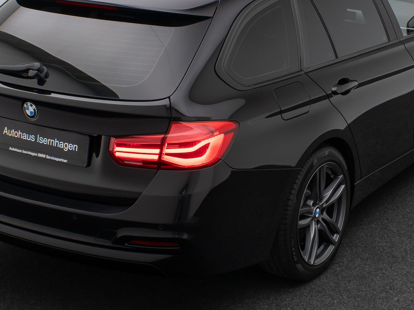 Fahrzeugabbildung BMW 320d GeschwindigReg PDC Panorama LED Sportsitz