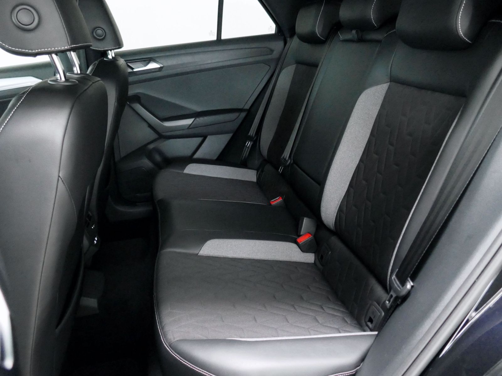 Fahrzeugabbildung Volkswagen T-Roc GOAL 1.5 TSI DSG | LED AHK RFK ACC