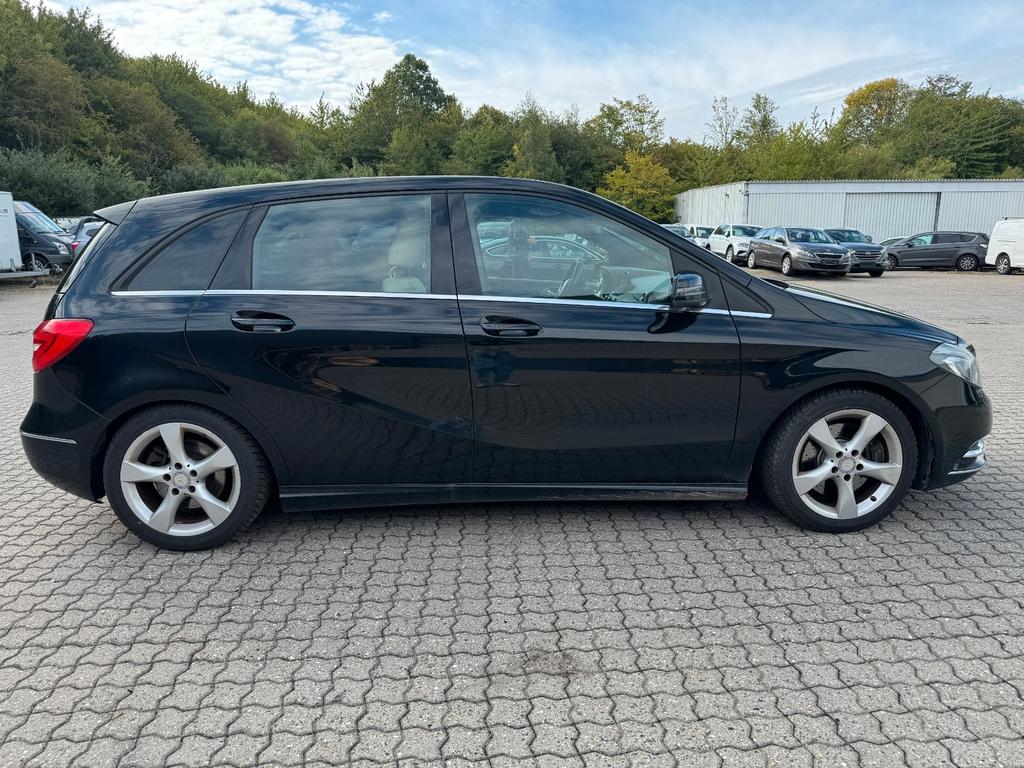Mercedes-Benz B 220