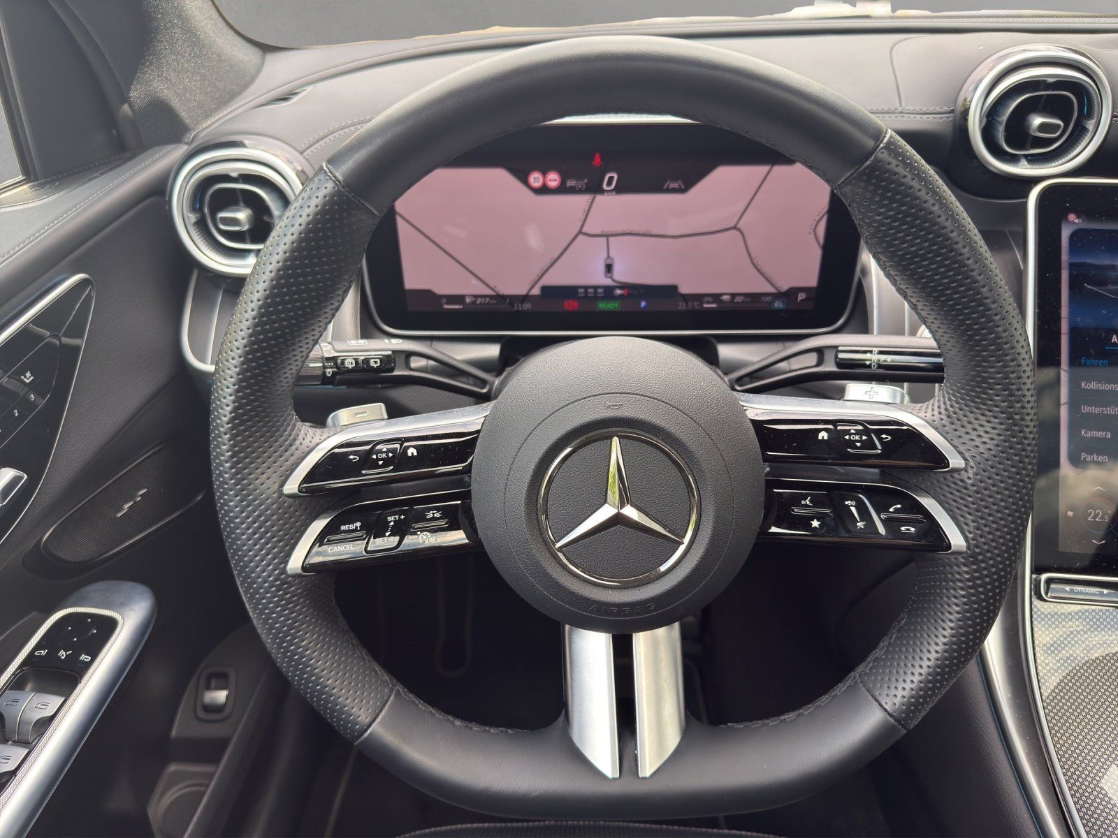 Fahrzeugabbildung Mercedes-Benz GLC300de AMG Advan+ AHK Pano DISTR Sitzklim Memo