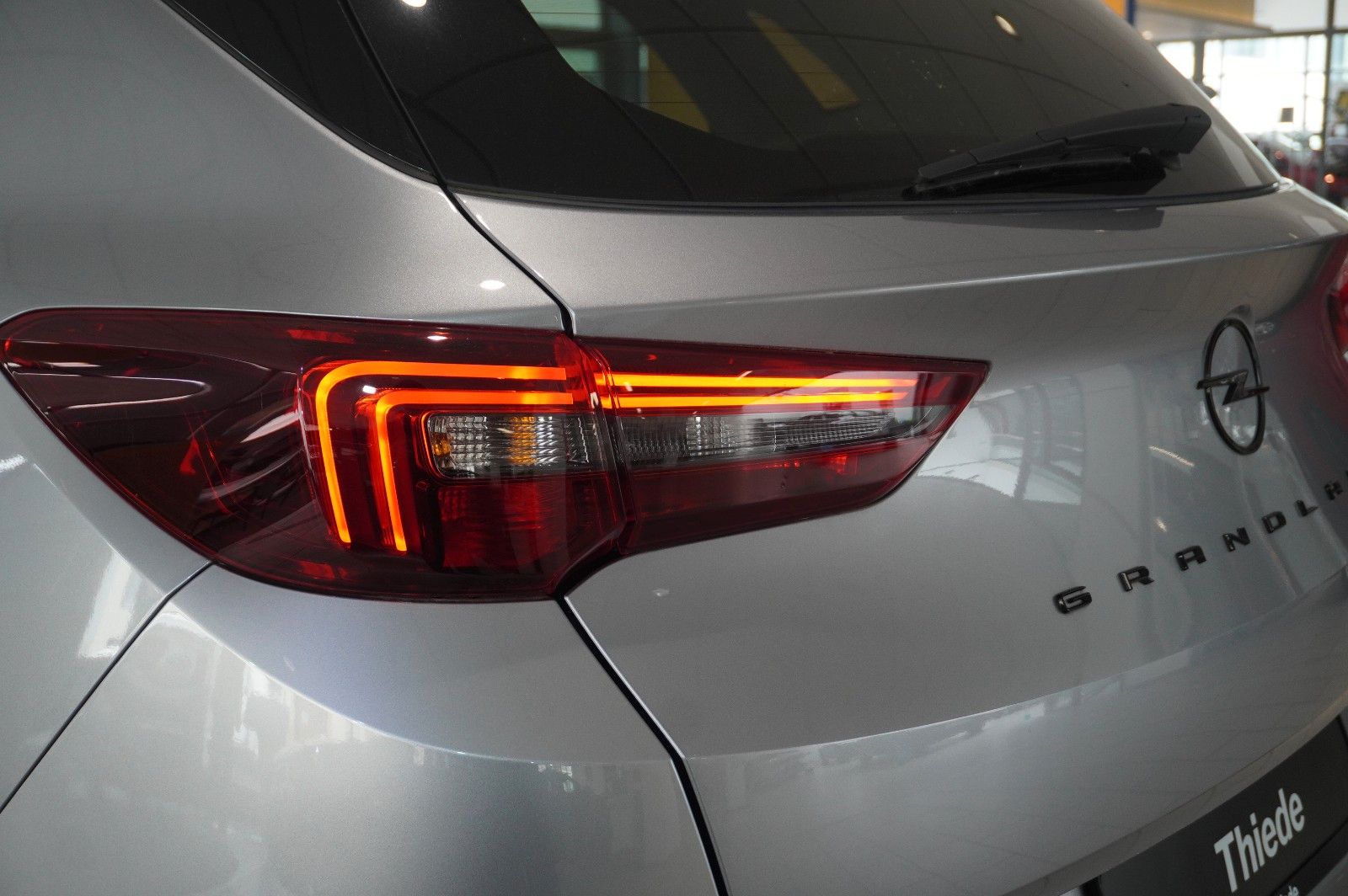 Fahrzeugabbildung Opel Grandland (X) 1.6T GSe 4HYBRID NAVI/LED/KAMERA