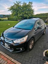 Citroën DS4  2 Halter  Klimaservice Neu - gebrauchte Citroën DS4 aus dem Jahr 2011