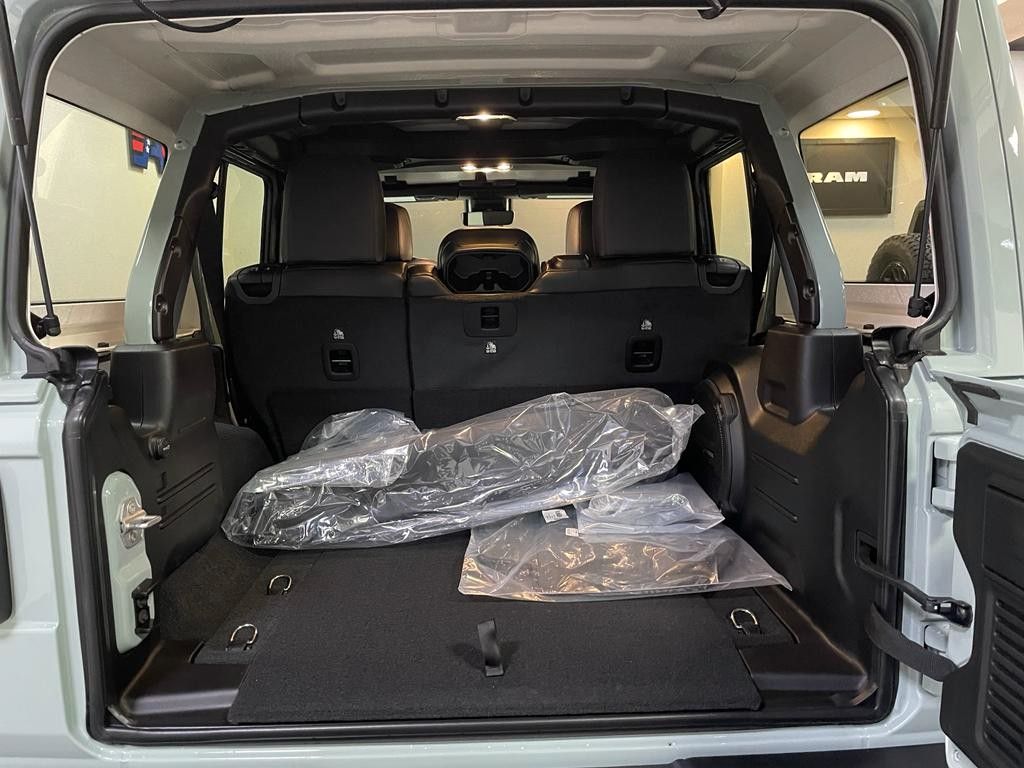 Fahrzeugabbildung Jeep 392 UNLIMITED RUBICON 6.4L-V8