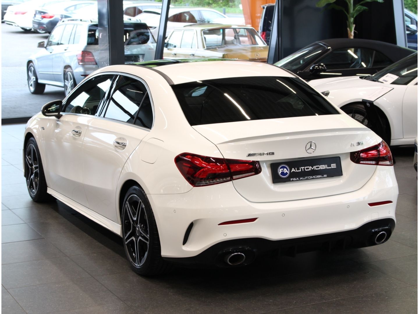 Fahrzeugabbildung Mercedes-Benz A 35 AMG 4Matic MULTIBEAM*STDHZ*Pano*Kamera
