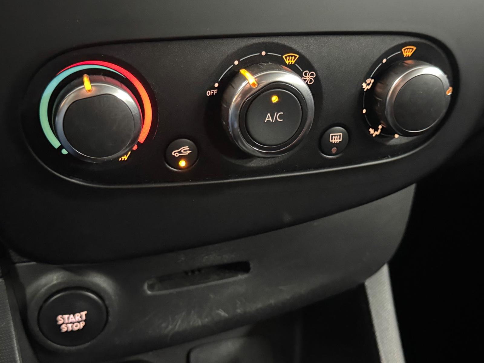 Renault Clio 2015 — photo 16