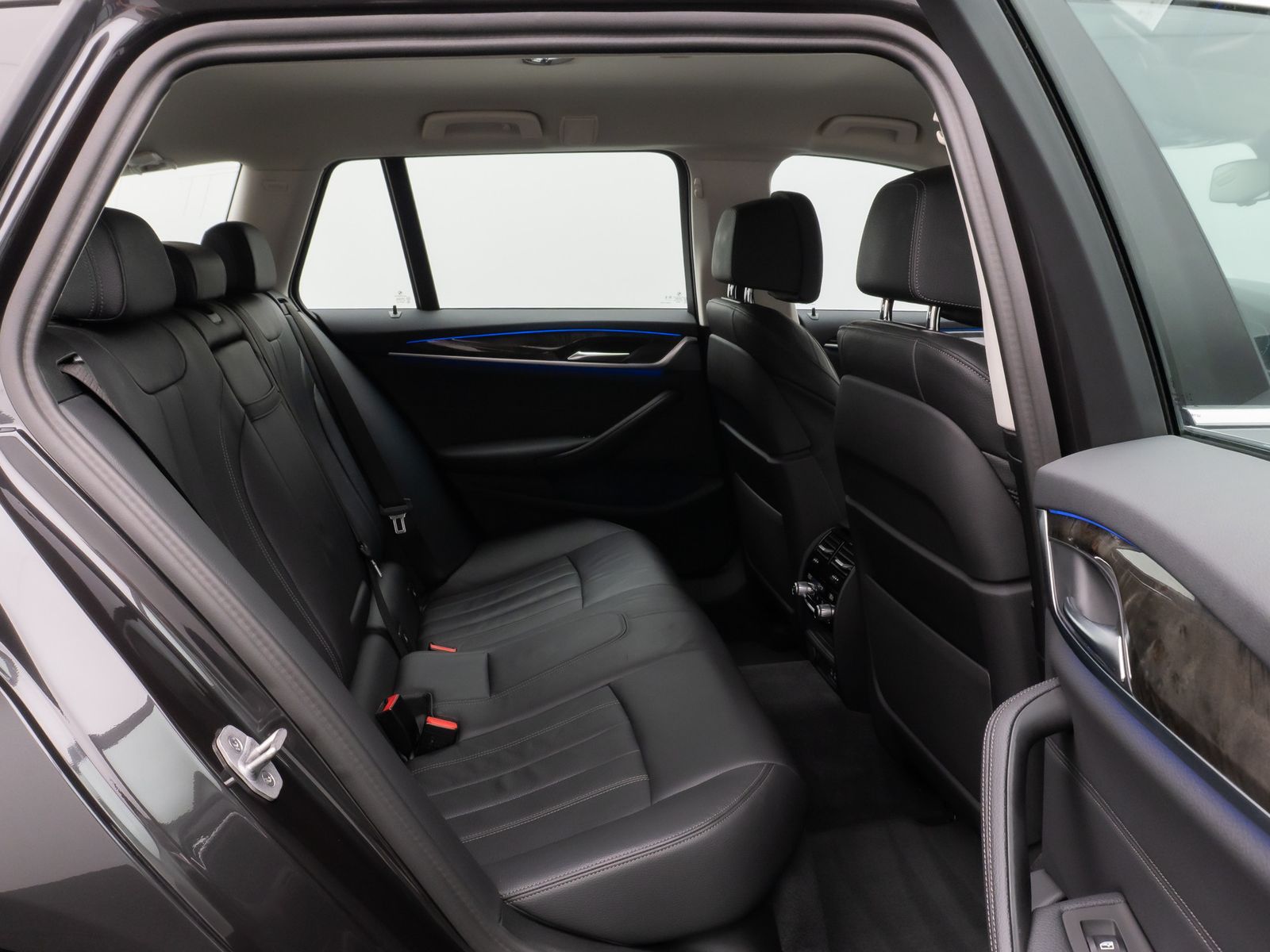 Fahrzeugabbildung BMW 520d xD Kamera HUD DAB HiFi Belüftung Leder Komf