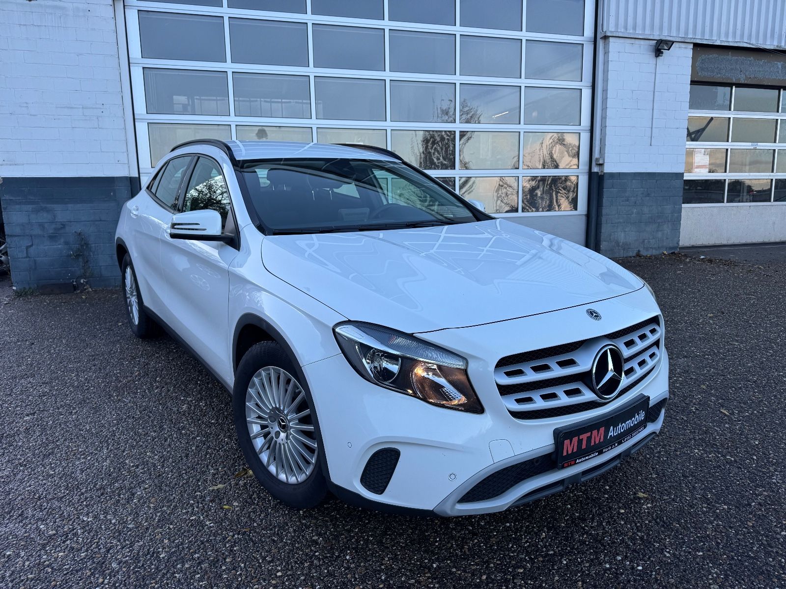 MERCEDES-BENZ GLA 200 CDI / d 7G-DCT Navi Shz PDC