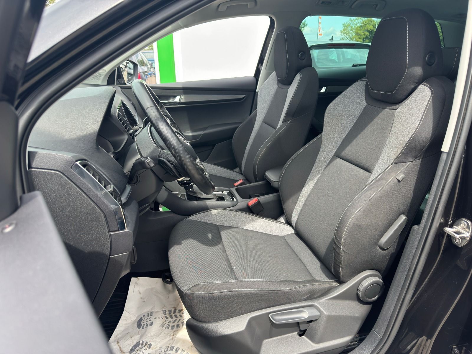 Fahrzeugabbildung SKODA Karoq Clever 4x4 TDI DSG*AHK*StHz**Pano*eHeck