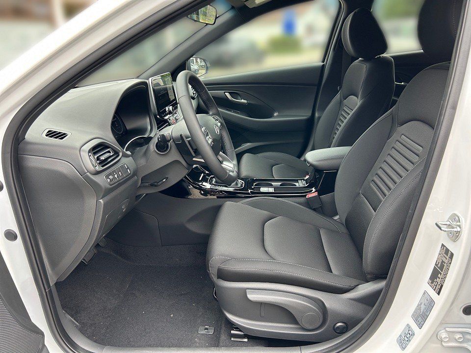Fahrzeugabbildung Hyundai i30 MY25 1.5T 48V 7DCT ADVANTAGE NAV+LED+KAMERA+