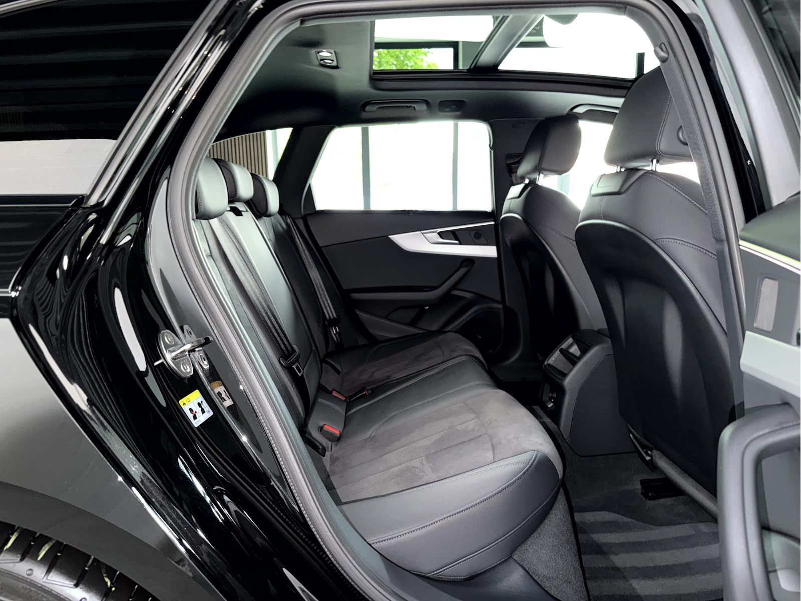Audi A4 45TFSI S Line Competition Edition Plus Matrix foto 8