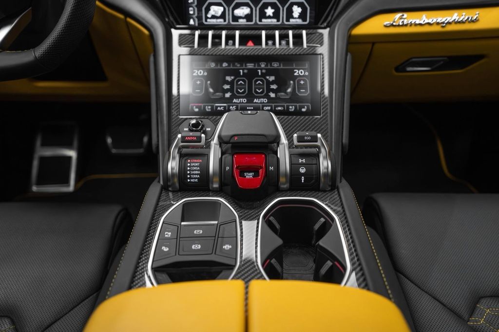 Urus 4.0 V8 S YELLOW/BLACK YELLOW PANO B&O - Bild 26