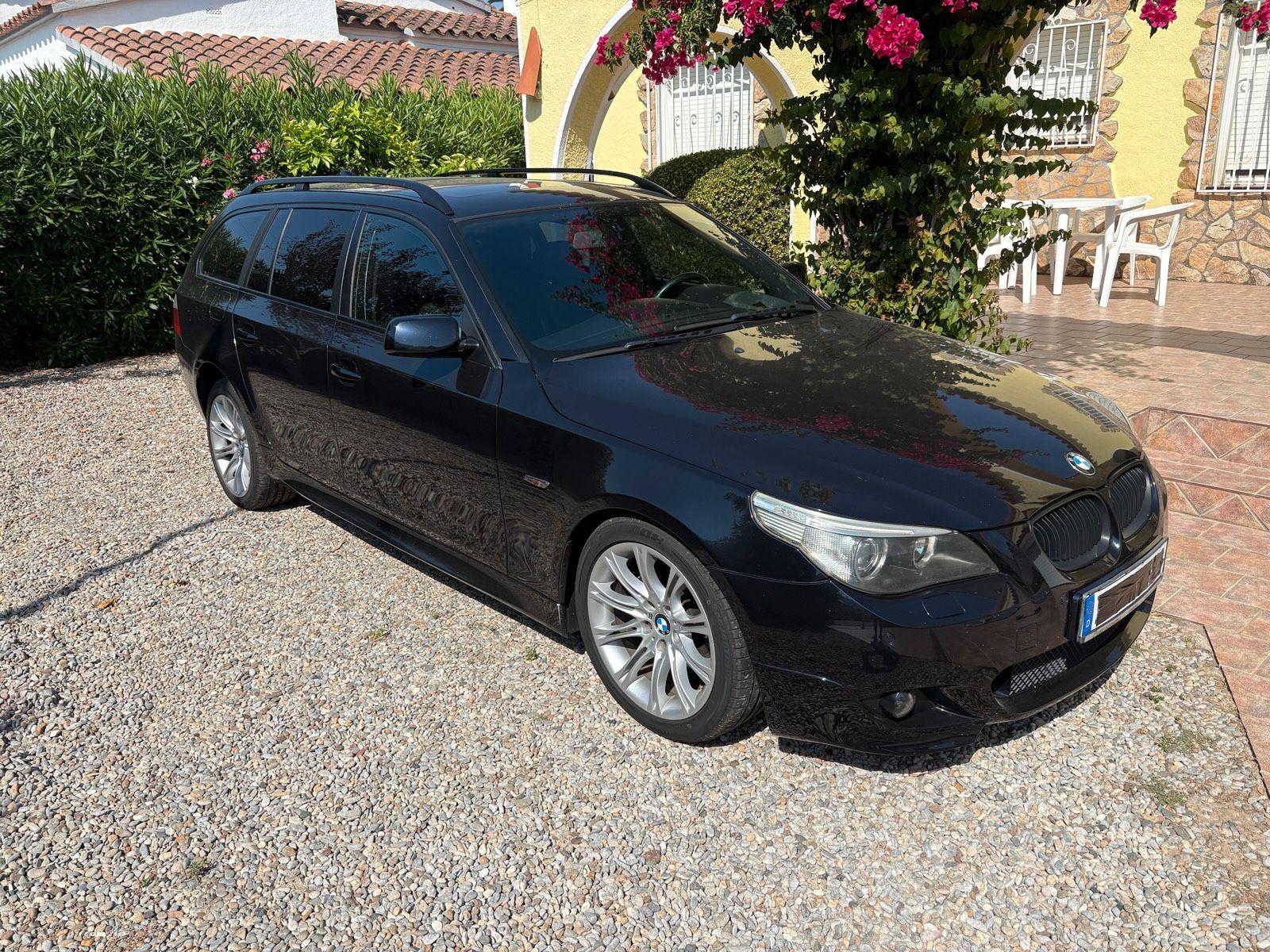 BMW 530 2005 — rear view