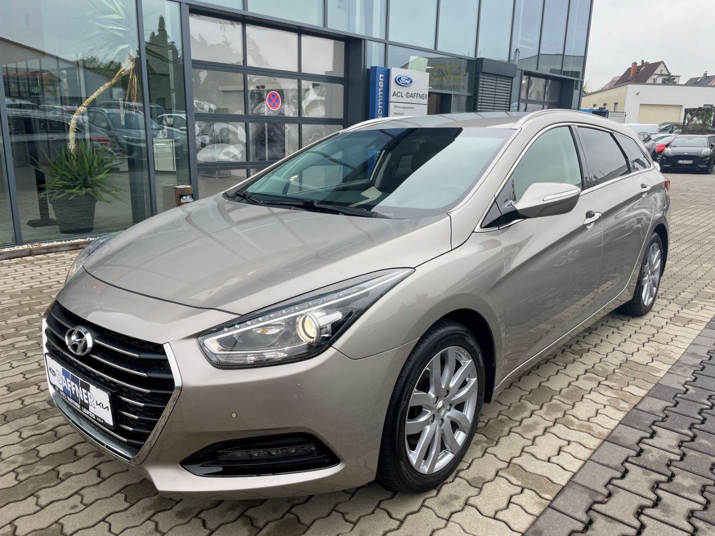 Fahrzeugabbildung Hyundai i40 cw Style Kamera Klima Tempomat Navi SHZ DAB