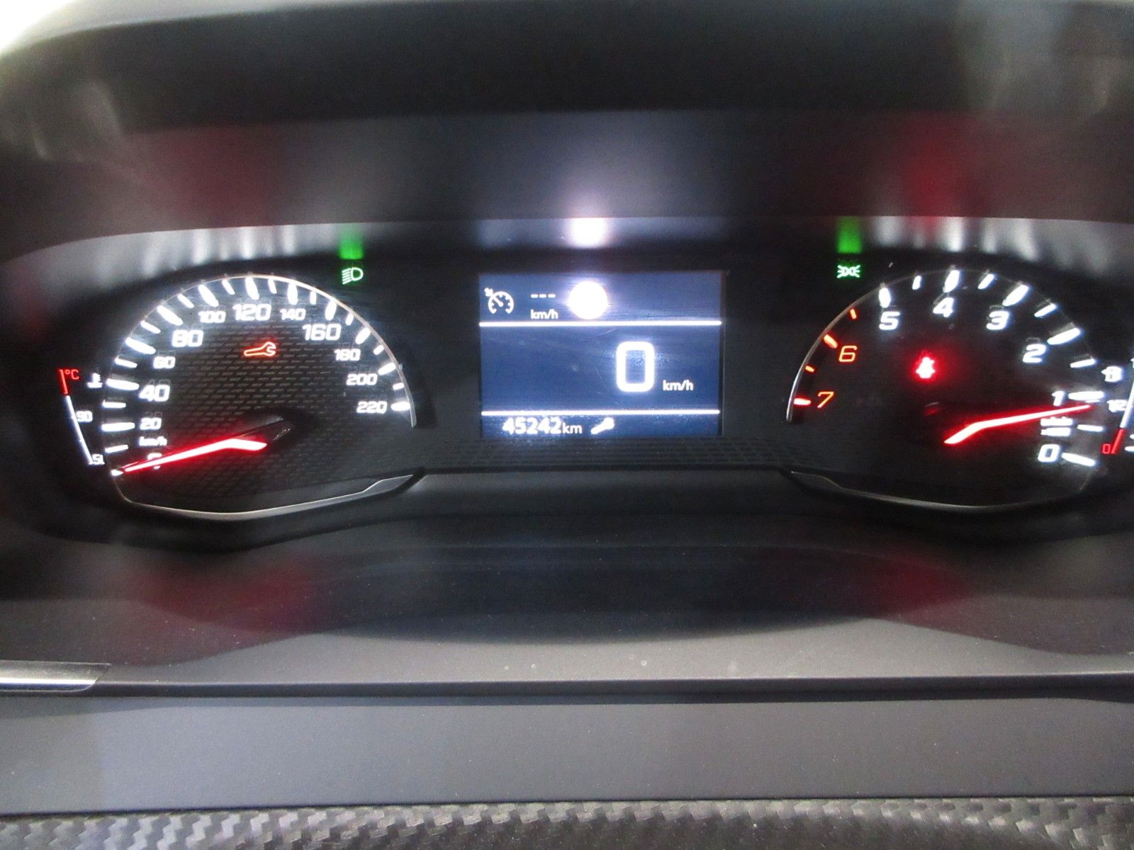 Fahrzeugabbildung Peugeot 208 Active 1.2T  LED/PDC/TEMPOMAT