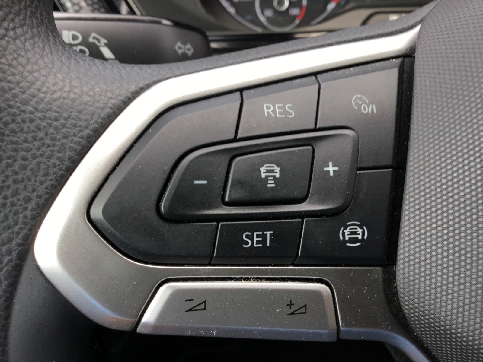 Fahrzeugabbildung Volkswagen T-Cross Life 1.0 TSI DSG+LED+ACC+17"+AppConnect