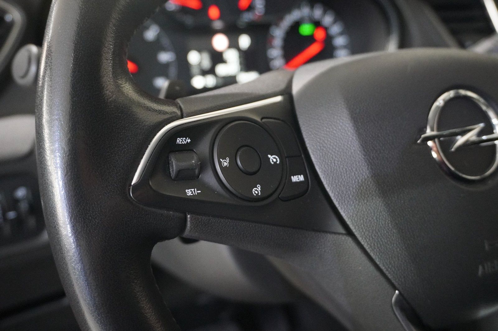 Fahrzeugabbildung Opel Grandland (X) 1.6 HYBRID ELEGAN. NAVI/KAMERA/AHK