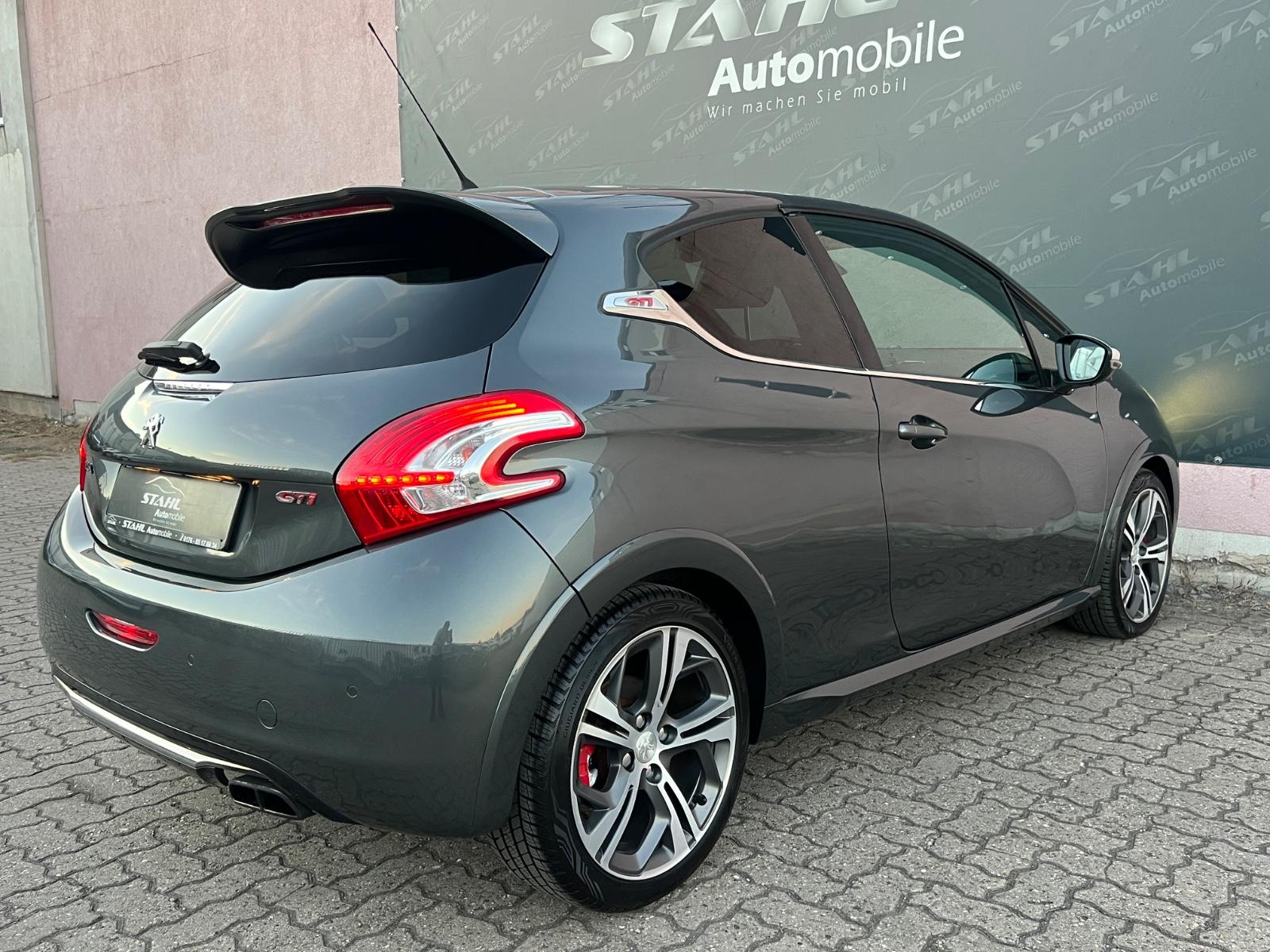 Peugeot 208 GTi*1.Hand*LED*Pano*Navi*Shz*Leder*Scheckh.*