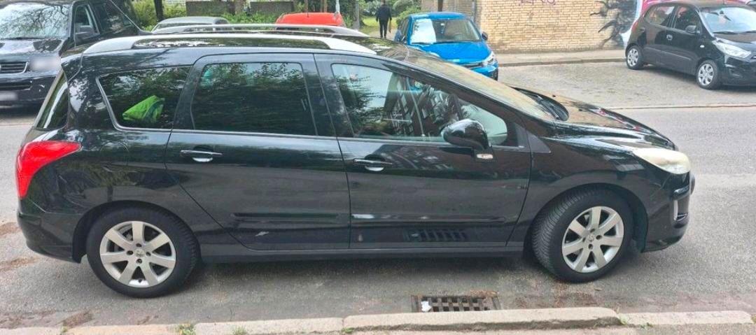Peugeot 308 2012 — photo 11