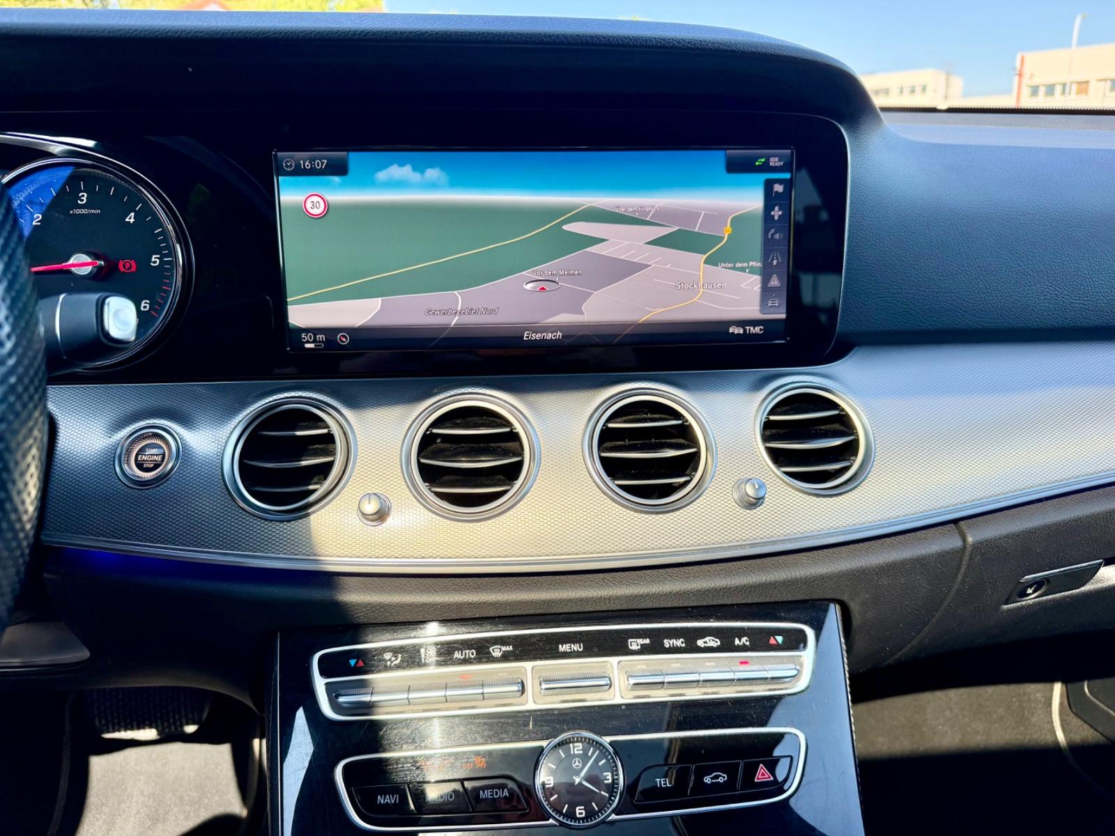 Mercedes-Benz E220d*AMG Line*LED*Navi*Burmester*