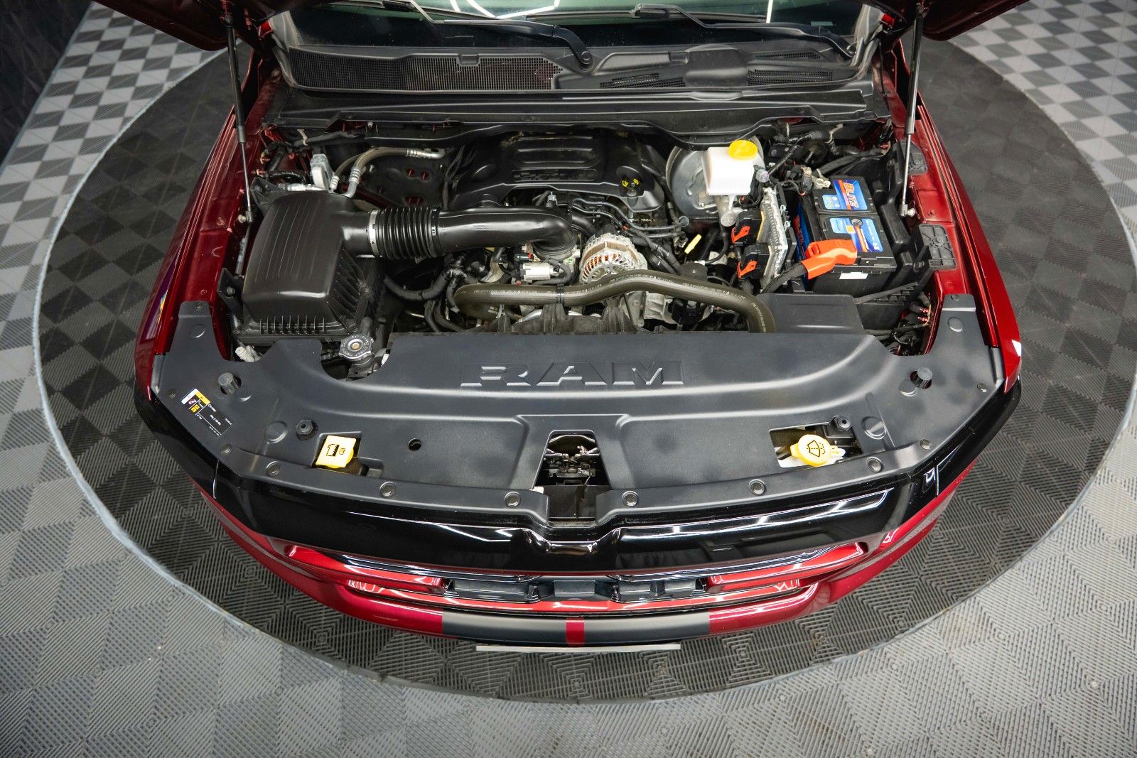 Fahrzeugabbildung Dodge RAM 5.7 V8 HEMI 4x4 OFFROAD Night-Paket *LED*19%