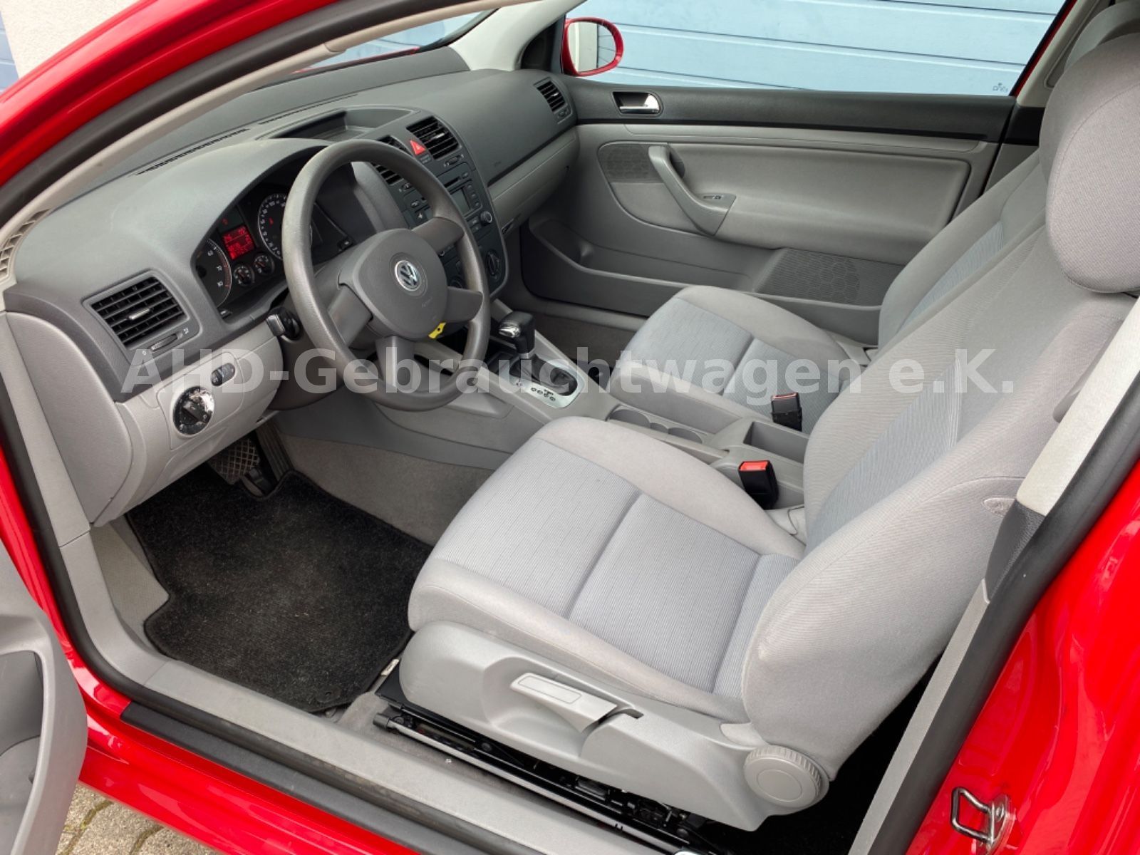 Fahrzeugabbildung Volkswagen Golf V 1.6 Automatik