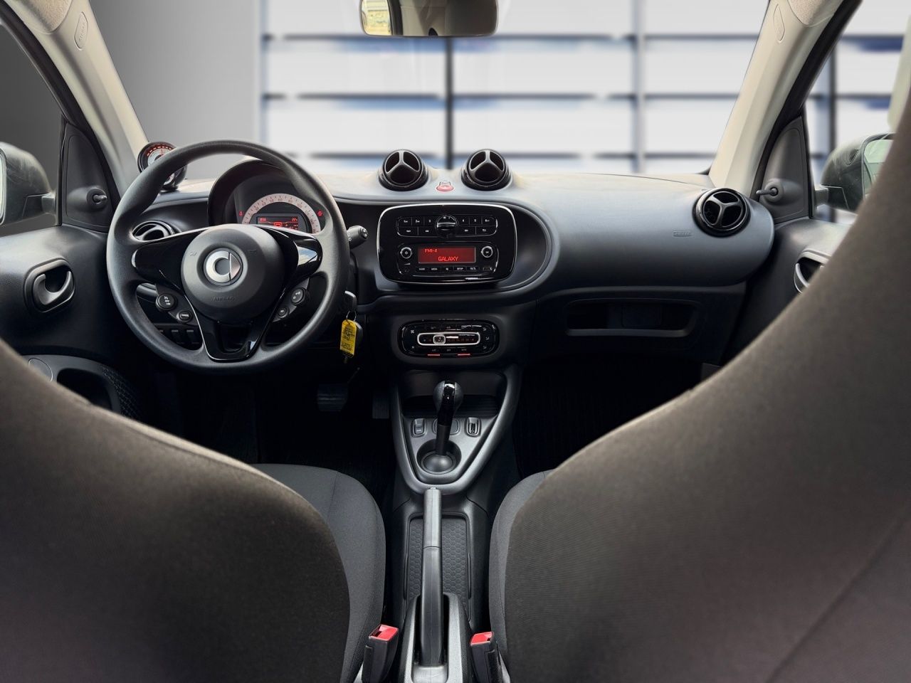 Fahrzeugabbildung Smart smart EQ fortwo 22KW+SITZHEIZ+KLIMAAUTO+DAB+USB