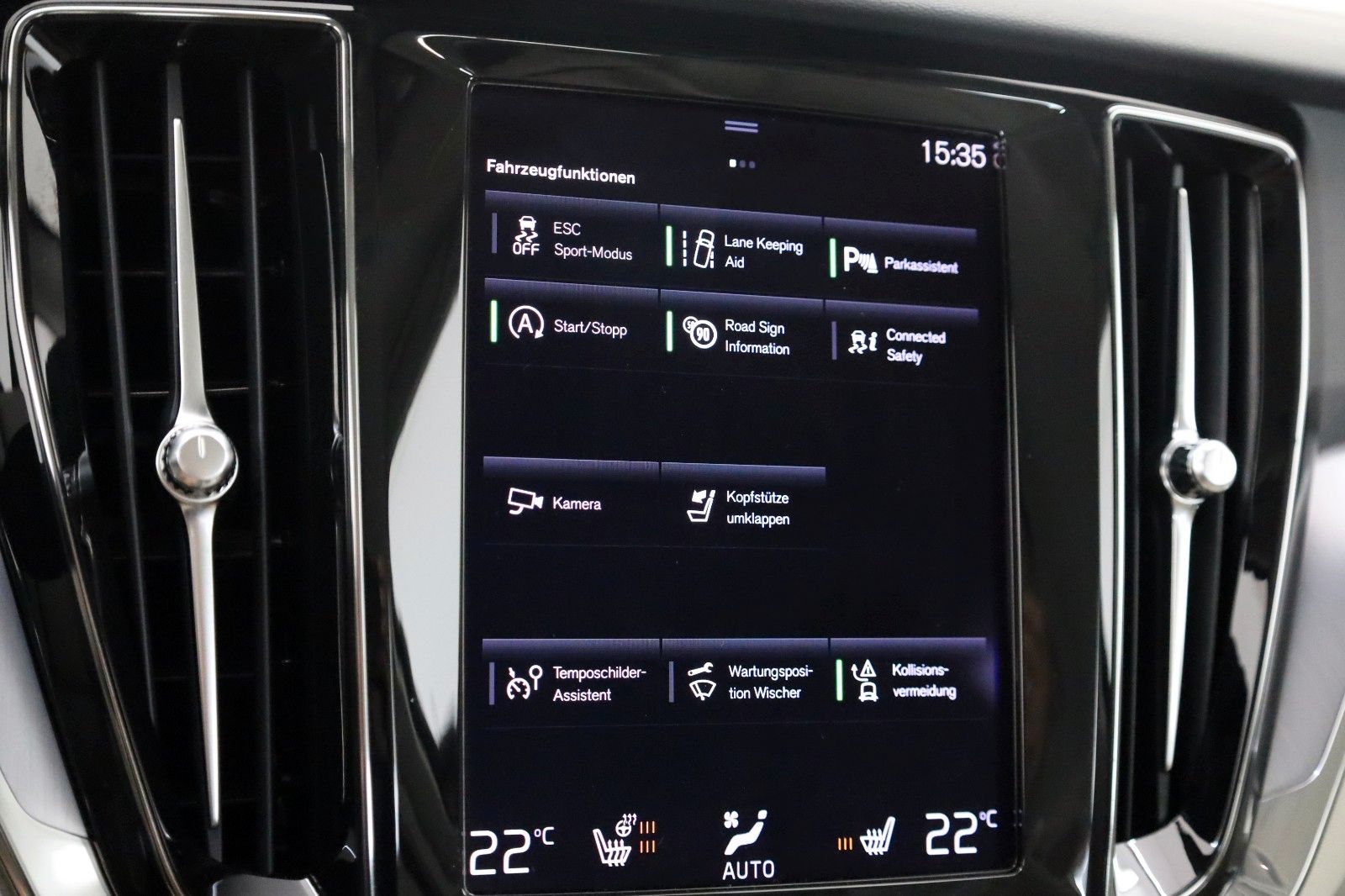 Fahrzeugabbildung Volvo V60 Kombi Momentum Pro Leder,Navi,LED,SH,Apple C